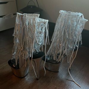 Brand new pleasers fringe silver